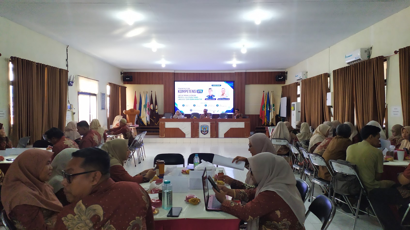SMKN Pasirian Gelar In House Training untuk Meningkatkan Kompetensi GTK dalam Mewujudkan Profil Lulusan yang Unggul dan Berkarakter