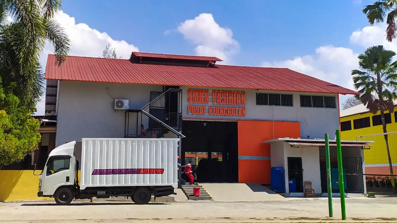 Bengkel Mobil AUTOPAS. Teaching Factory SMKN Pasirian Hadirkan Pembelajaran Vokasi Berbasis Dunia Industri